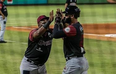 Jorge Bonifacio extiende a cuatro la racha de los Gigantes, que vencieron a los Toros en 15 innings