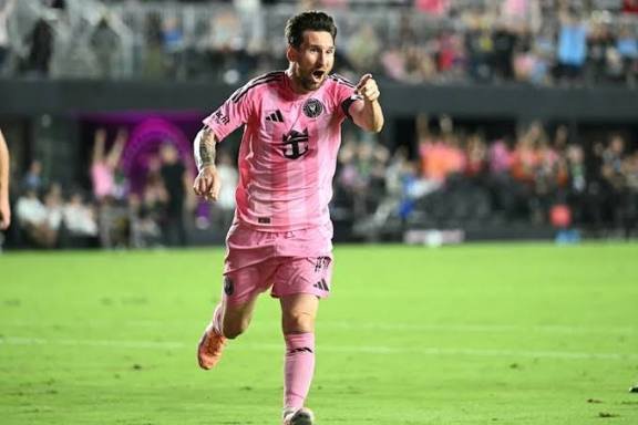 Inter de Miami avanza por primera vez en playoffs con un doblete de Messi