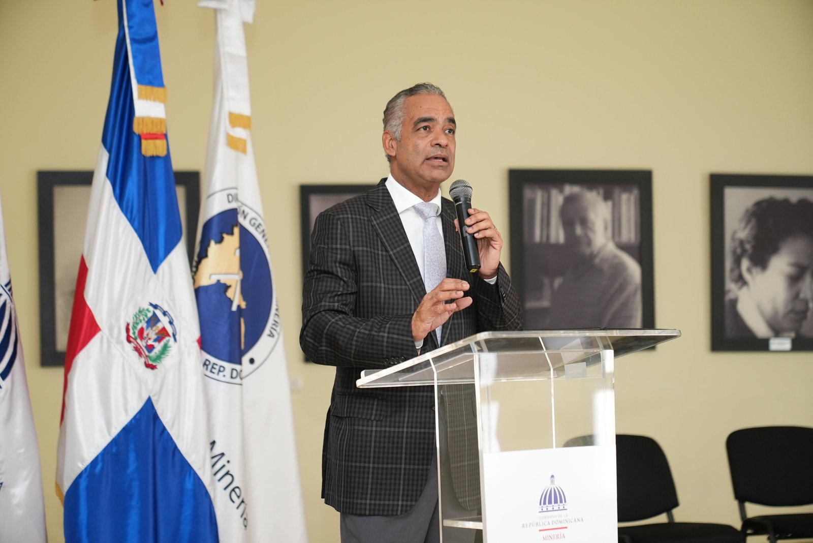 Ministro Santos destaca importancia de la licencia social como clave desarrollo minería sostenible