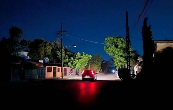 Gobierno restableció sistema eléctrico nacional a las 2:20 am; tras apagón que paralizó al país