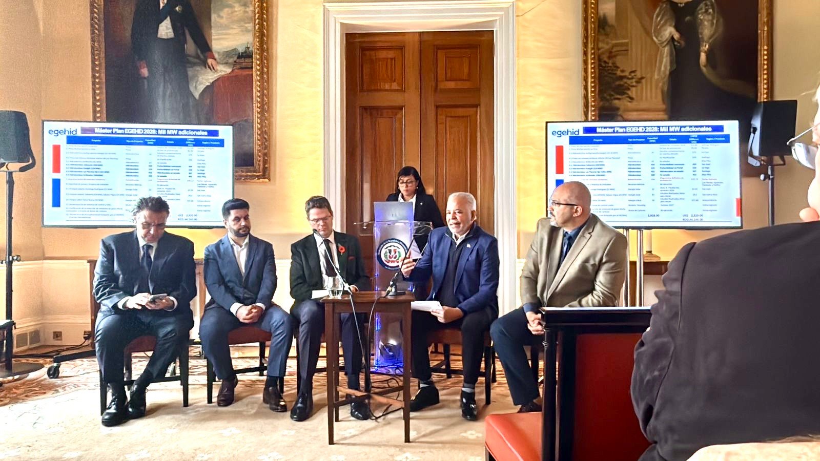 Administrador de EGEHID expone sobre hidrobombeo en Semana Dominicana en Reino Unido