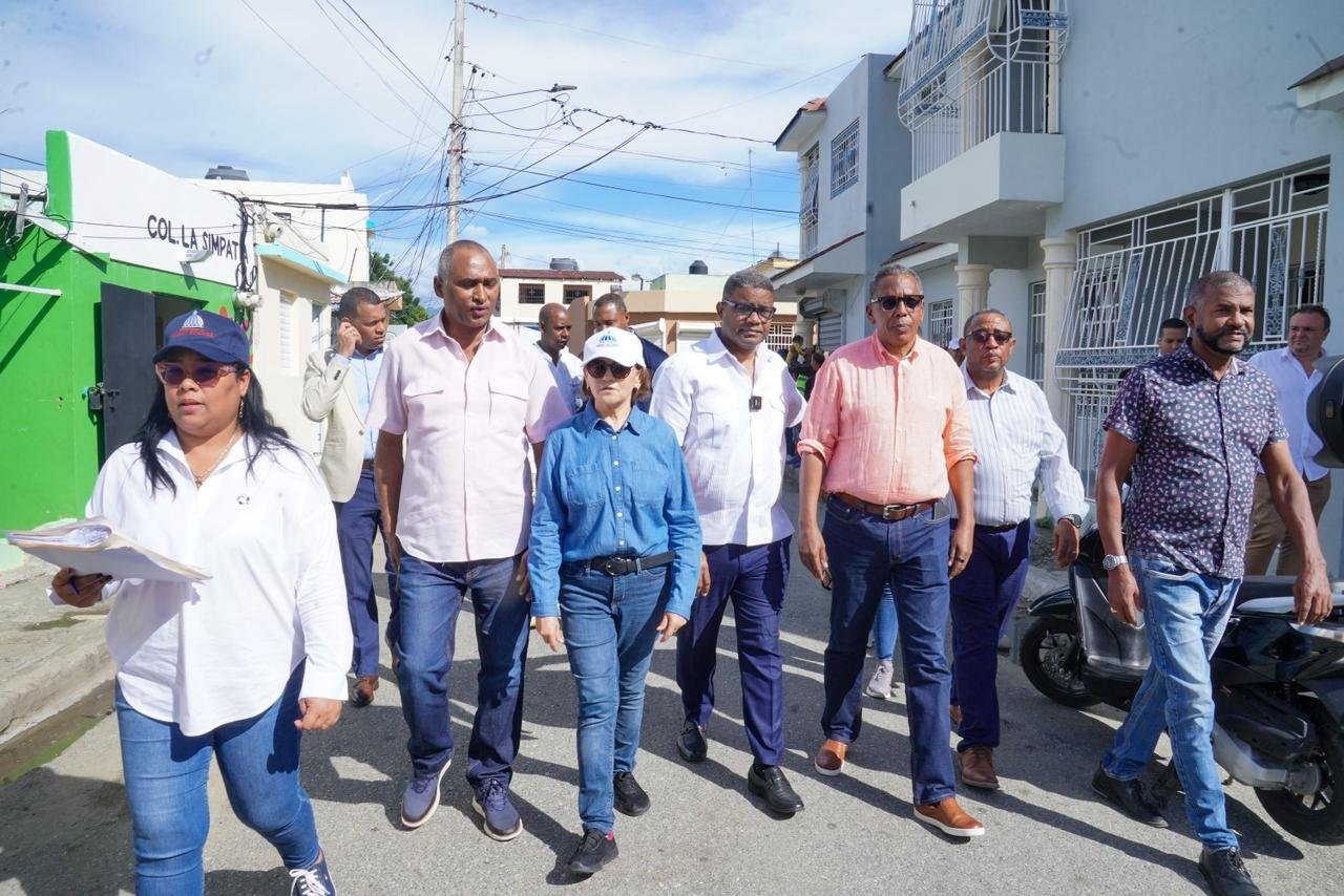 Familias residentes en La Cañada 30 de Mayo y Las Colinas en Baní afectadas por el huracán Melissa aseguran Gobierno nunca se ha olvidado de ellos