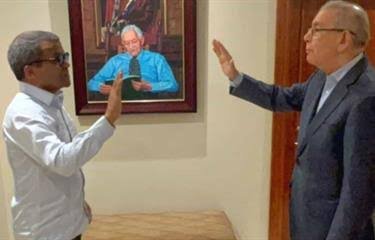 El exsacerdote y escritor Ricardo Fajardo es juramentado en el PLD