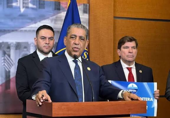 Espaillat critica ley que puso fin al cierre de Gobierno en EE. UU. y advierte impacto a seguros