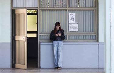 Chile define hoy su futuro político en unos comicios cargados de incertidumbre