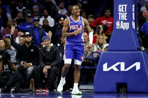 Sixers derrotan a los Clippers en el regreso de Paul George a la NBA