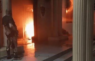 Incendio en depósito de combustibles afecta destacamento en Santiago Rodríguez; un coronel herido