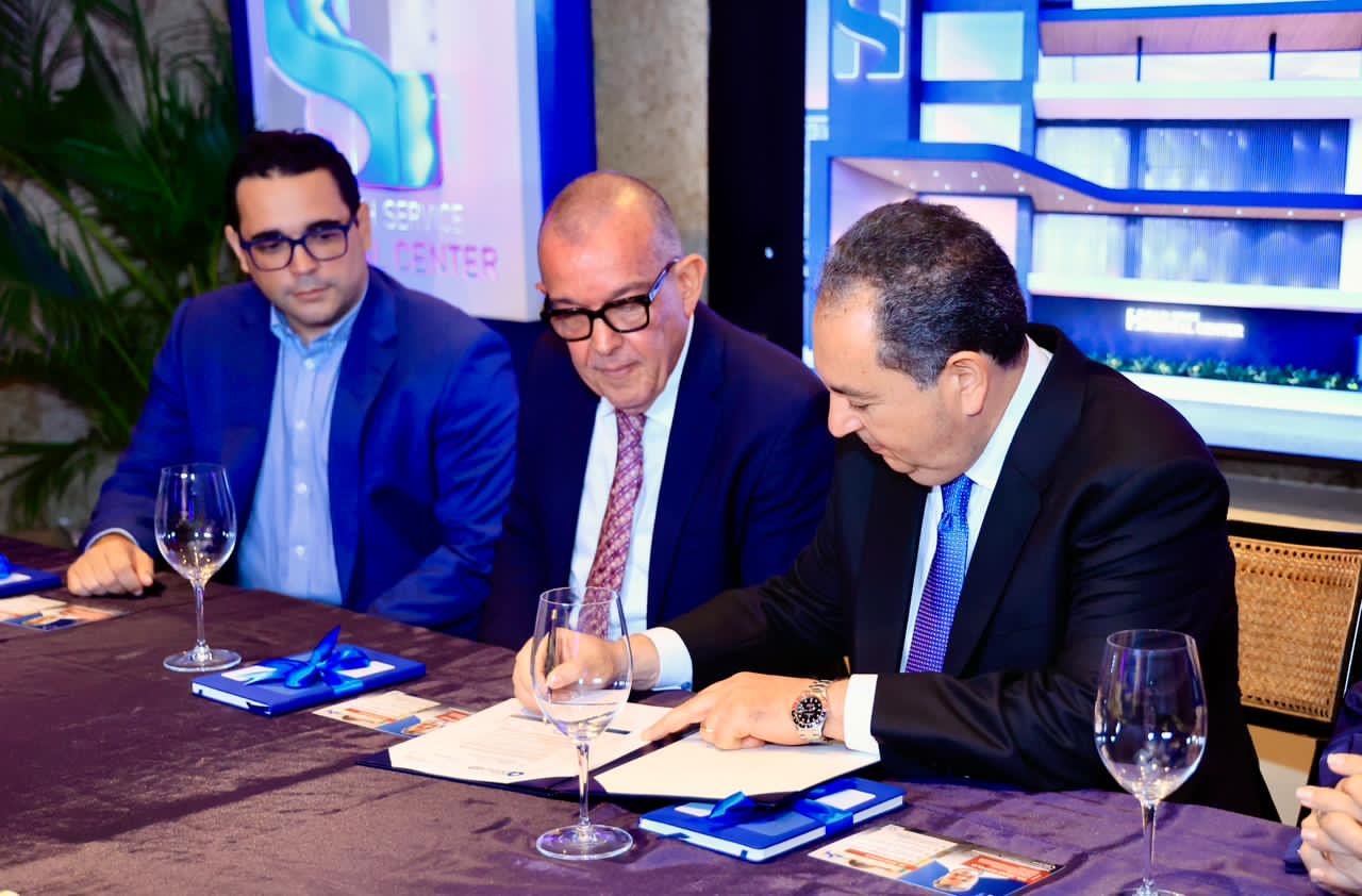 HS Medical Center integra al Dr. René Sotelo, pionero internacional en cirugía robótica