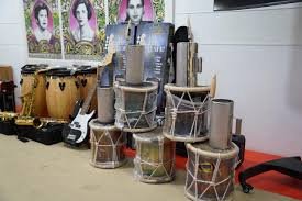 La Fundación La Oreja Media impulsa la creación de una escuela de música típica en Barahona