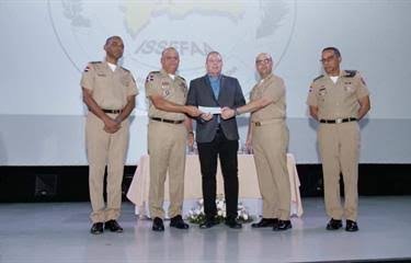 Ministerio de Defensa entrega de "Cheque Sueldo por Año" a nuevos militares retirados