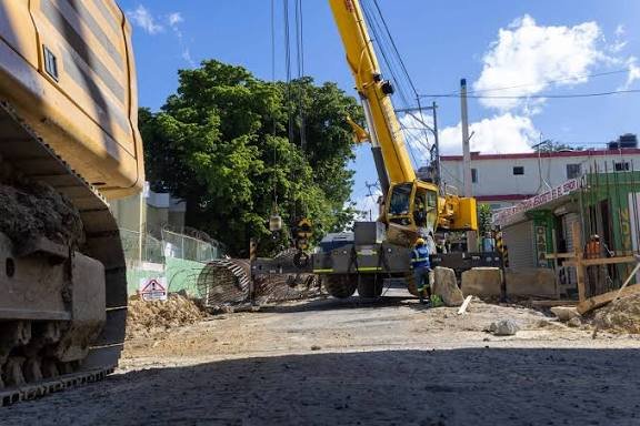Padres denuncian riesgos y enfermedades por obras del Teleférico en Herrera