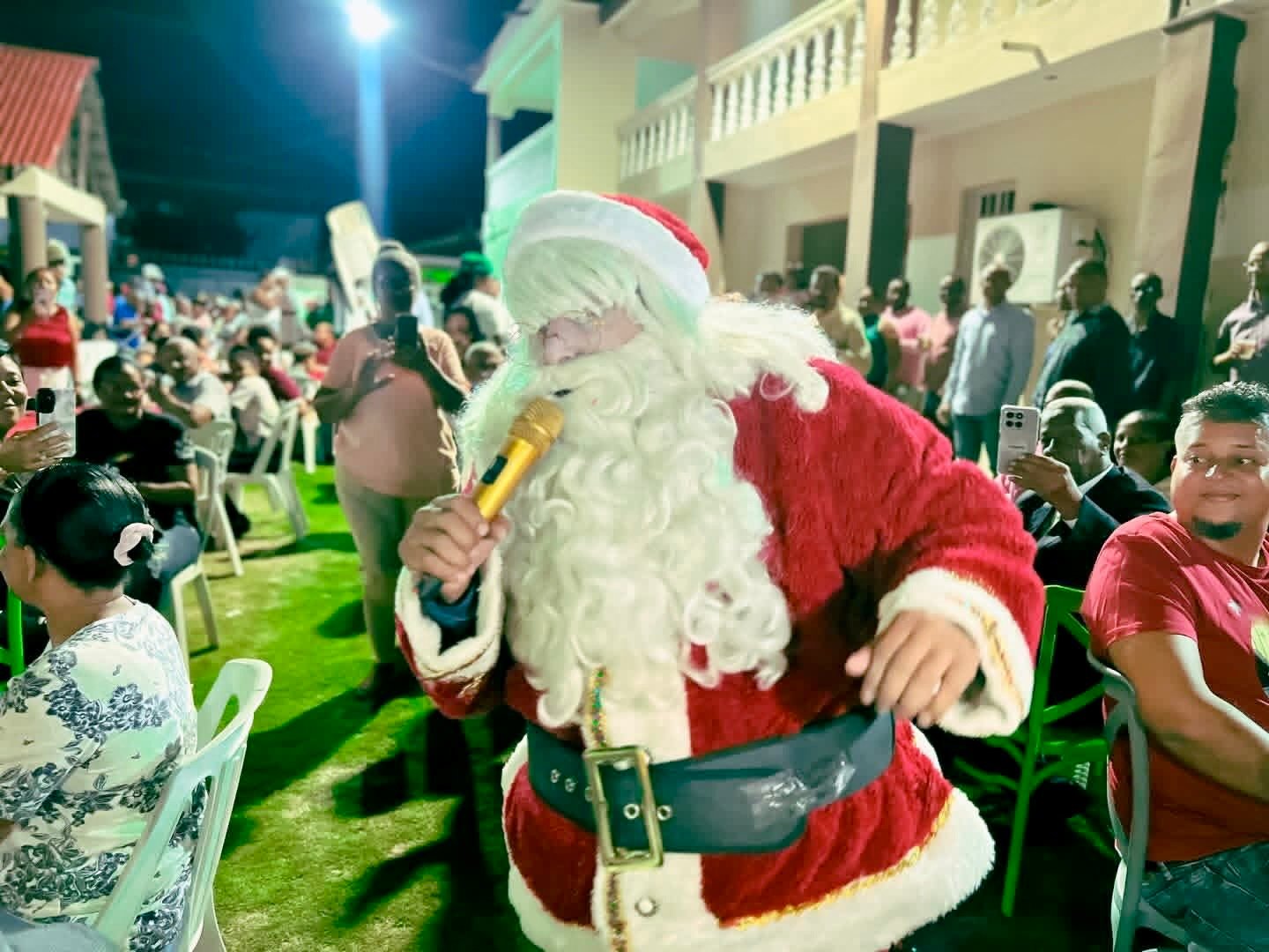 FP reúne a su militancia en un abrazo navideño en Barahona