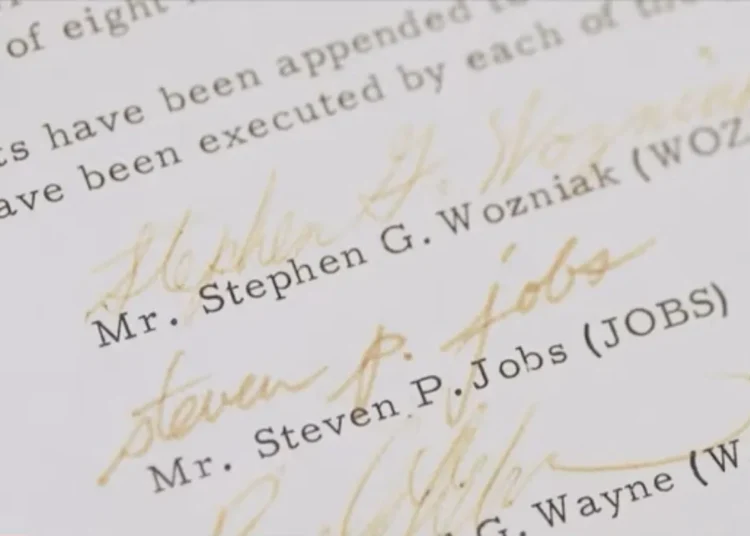 Subastarán el Contrato Original Que Fundo a Apple