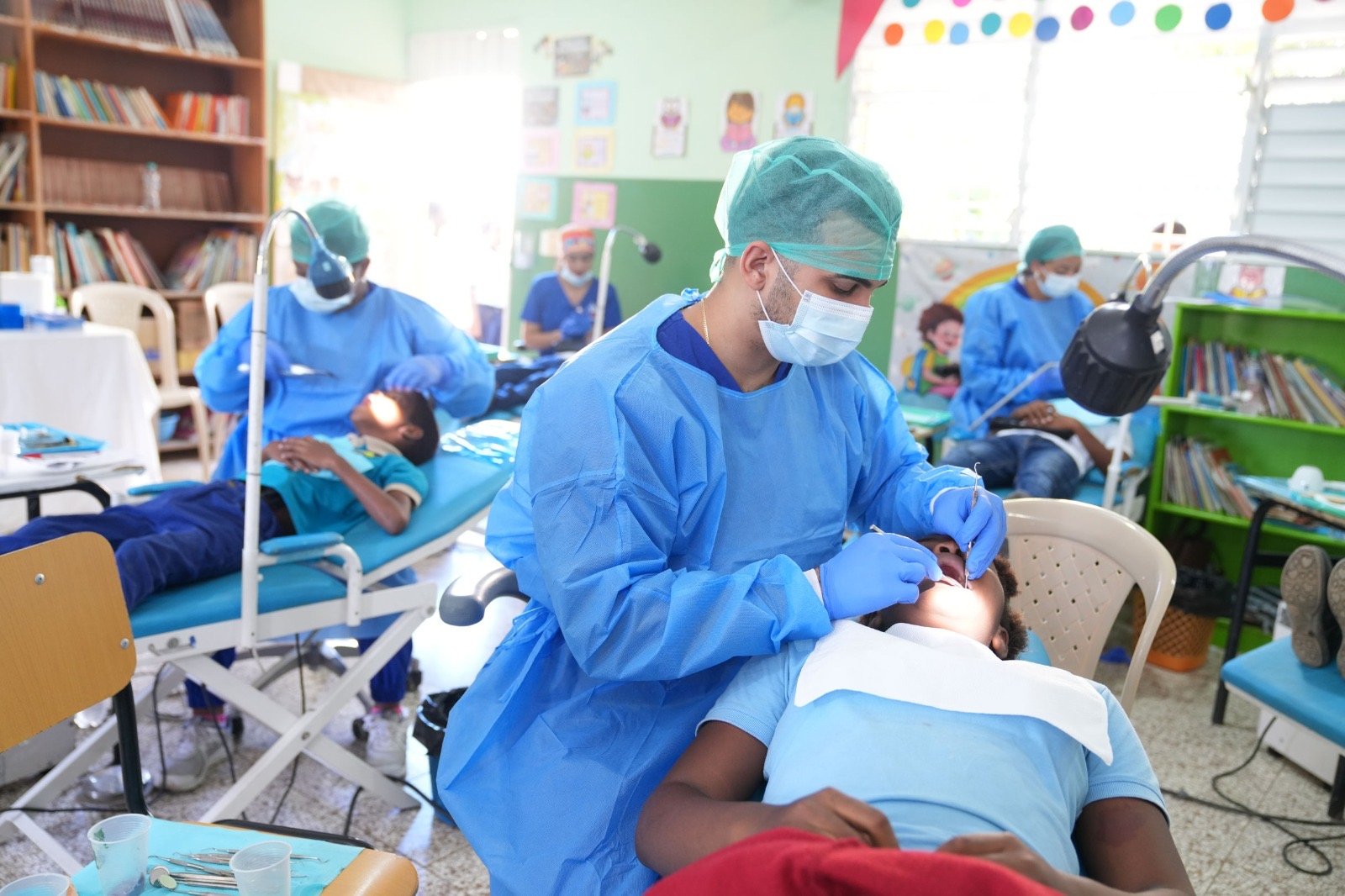El INABIE beneficia a más de 620 estudiantes de Pedernales con soluciones de salud bucks