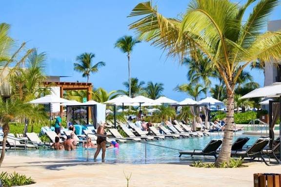 Miches estrena dos nuevos hoteles en playa Esmeralda