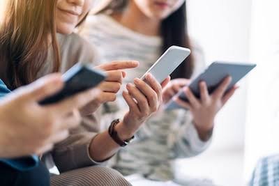 Miles de adolescentes australianos quedan sin acceso a sus cuentas en redes tras nueva ley
