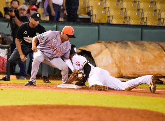 Los Toros exhiben músculos en Santiago y apalean a las Águilas