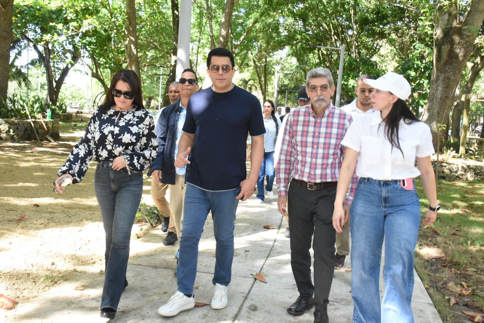 Ministro de Turismo supervisa reconstrucción del Parque Nacional Submarino La Caleta