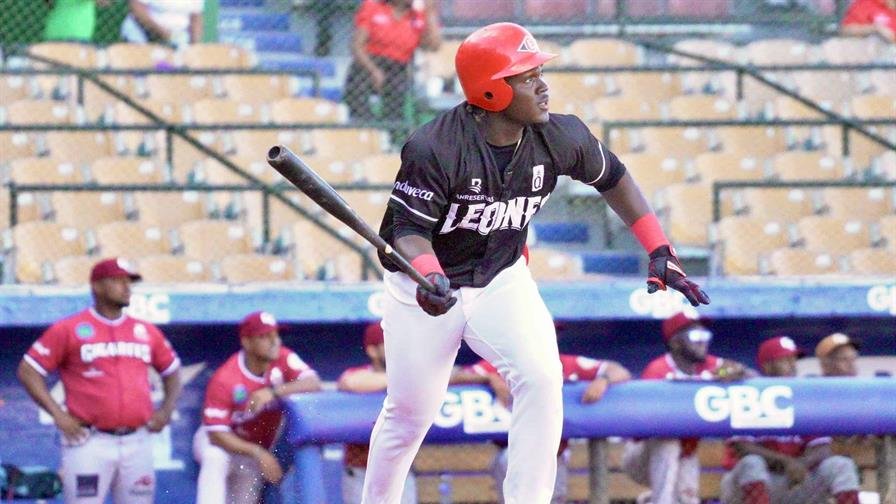 Héctor Rodríguez conecta dos triples y los Leones escalan al cuarto puesto