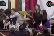 Diputadas se pelean a golpes y jalones de pelo en parlamento de Ciudad de México