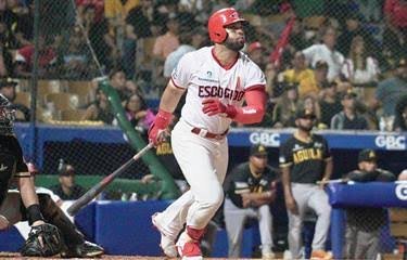 José Marmolejos conecta doble y el Escogido divide honores con las Águilas