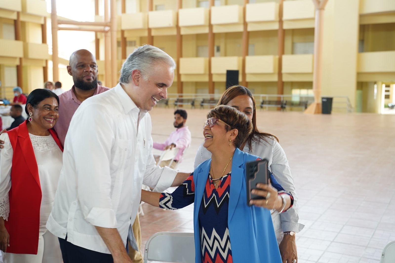 Luis Miguel De Camps encabeza almuerzo navideño con comunitarios de Nagua en representación del presidente Abinader