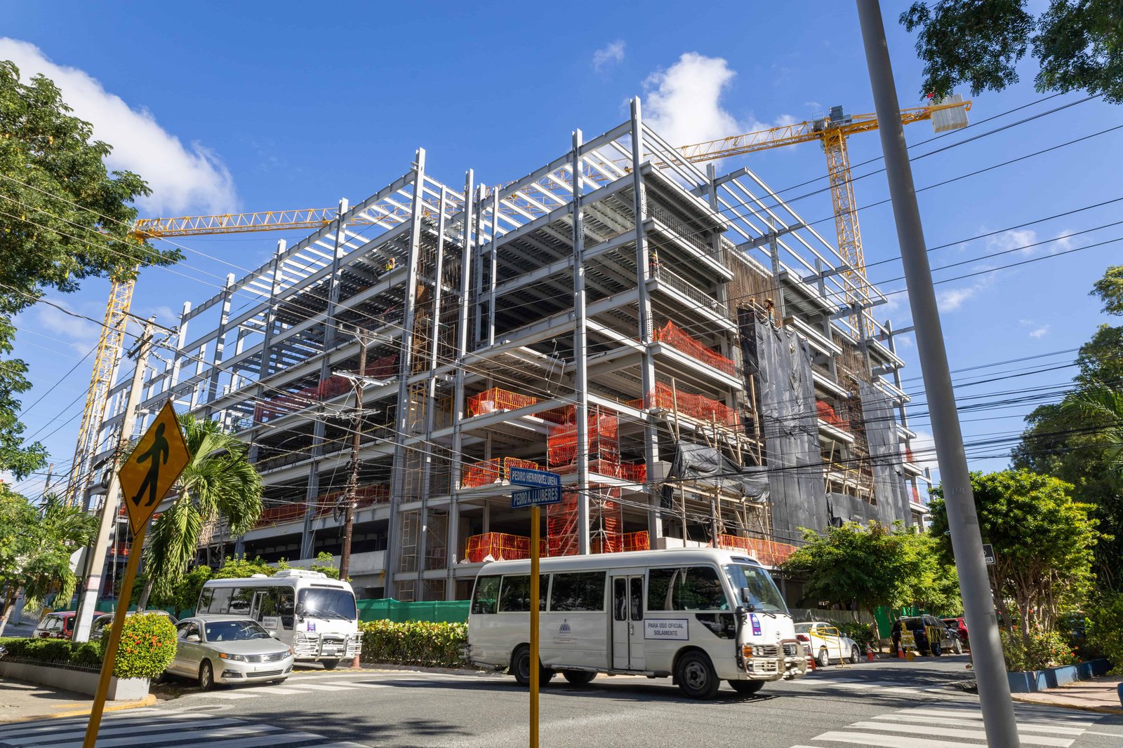 El Gobierno promete habilitar 1,525 parqueos públicos el próximo año