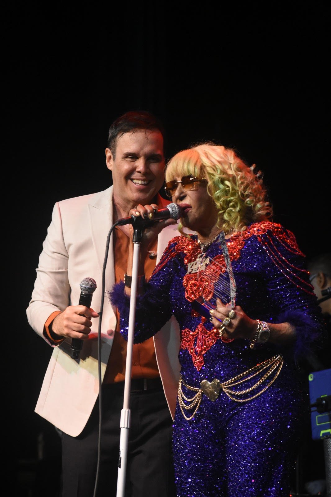 Frank Ceara ofrece un inolvidable cierre de “Navidad entre Amigos 2025”