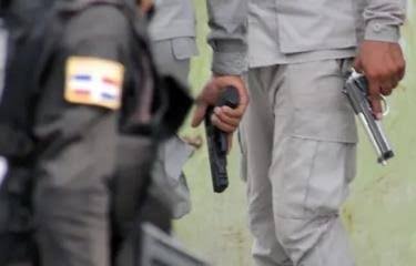 Un civil muerto y un policía herido durante un supuesto intercambio de disparos