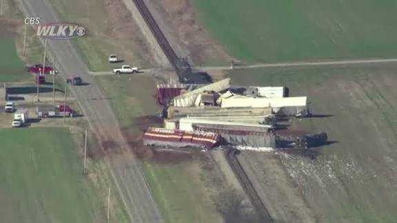 Tren se descarrila en Kentucky derramando azufre derretido