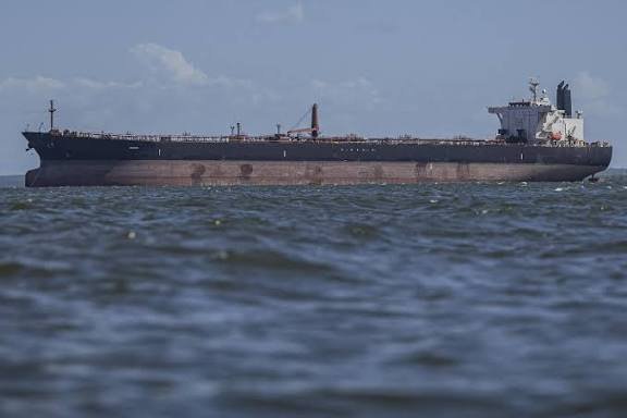 Es falso que un video muestre a miembros de la Armada venezolana escoltando petroleros