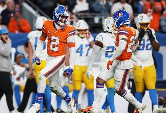 Los Broncos vencen 19-3 a Chargers y acaban la temporada como número uno de la AFC