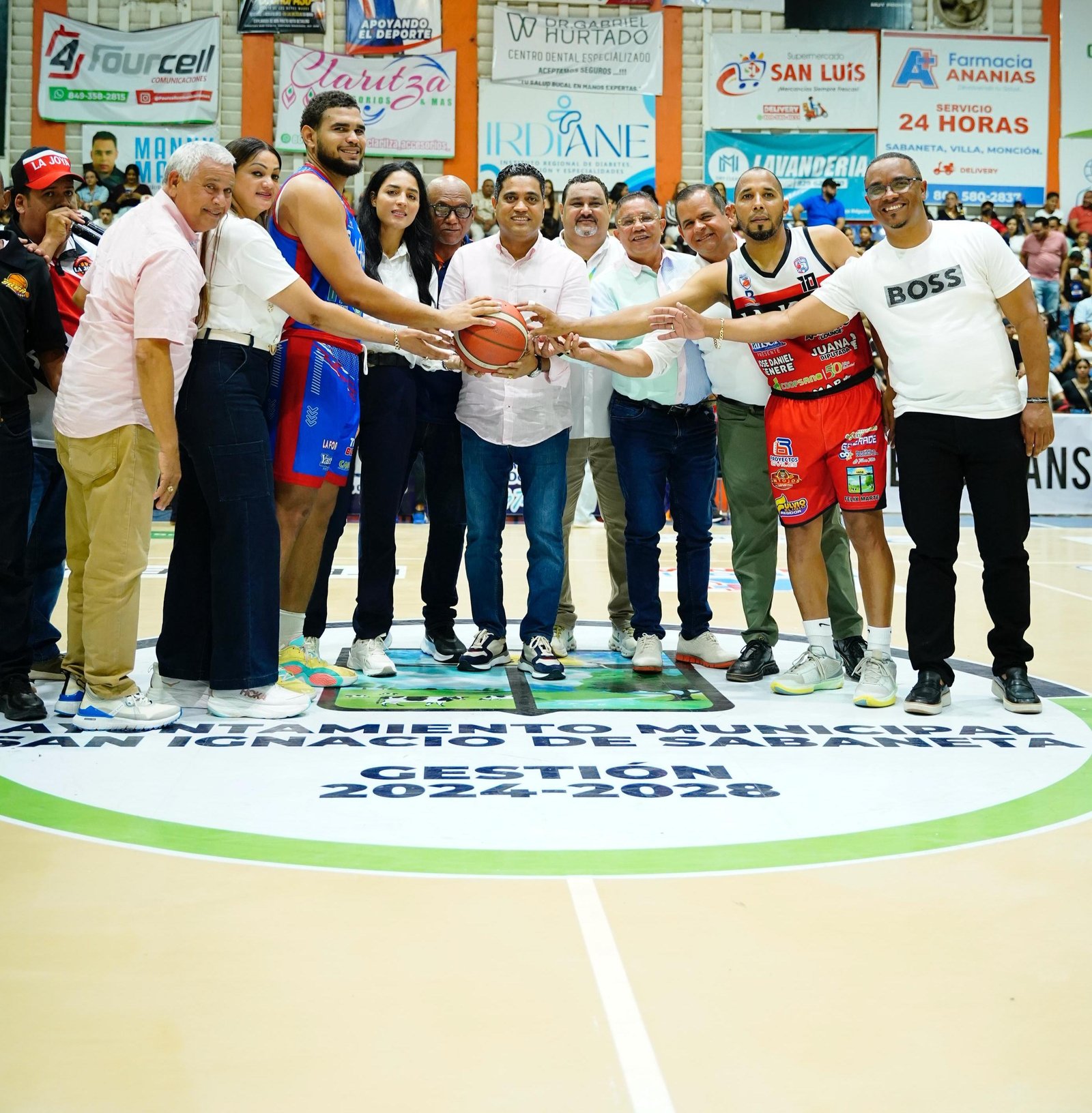 Ministro Kelvin Cruz anuncia remozamiento del polideportivo de Santiago Rodríguez 