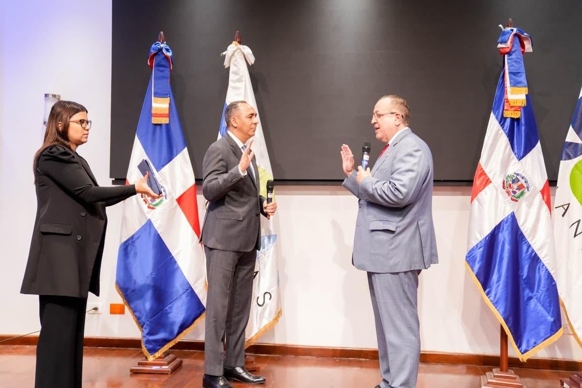 Nelson Arroyo asume Aduanas enfocado en aumentar las recaudaciones y facilitar más el comercio  