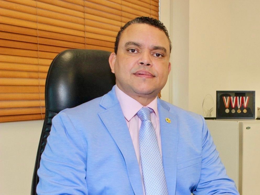 Decreto 6-26: Presidente designa a Julio Landrón como director del Servicio Nacional de Salud