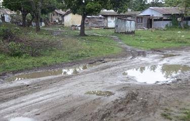 Caminos intransitables marcan la vida en la comunidad donde desapareció Brianna Genao