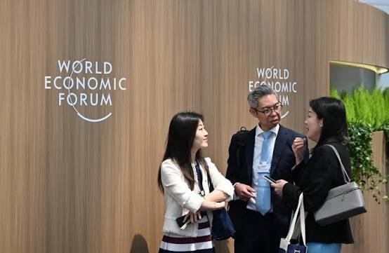 Organizadores de Davos cancelan la participación del canciller iraní por considerarla inapropiada