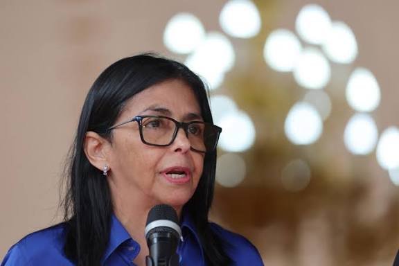 Delcy Rodríguez designa a una nueva ministra de Salud en Venezuela