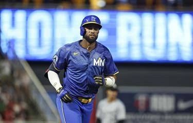 Los Rockies apuestan a la versatilidad con la firma del boricua Willi Castro