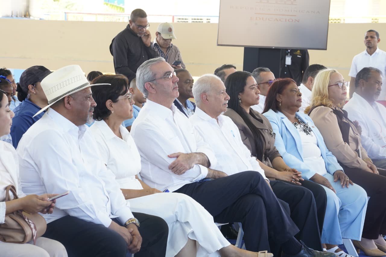 Presidente Luis Abinader inaugura techado de cancha y aulas del Nivel Inicial en beneficio de estudiantes en Dajabón