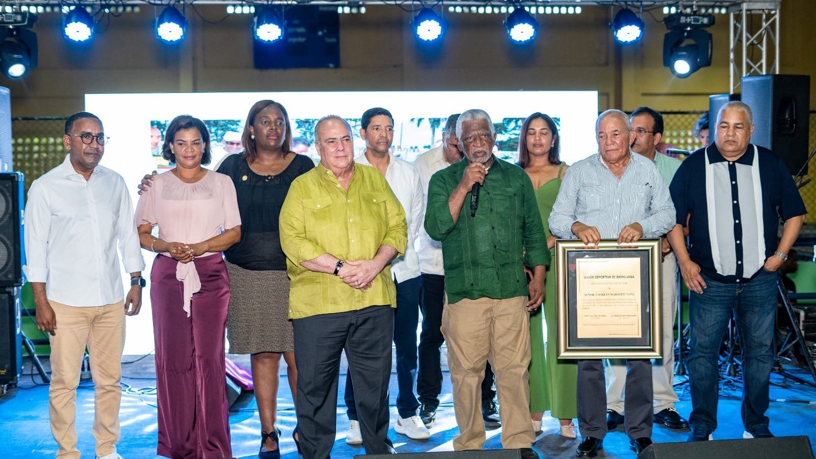Unión Deportiva de Bayaguana reconoce aportes históricos de Charlie Mariotti al desarrollo de Monte Plata