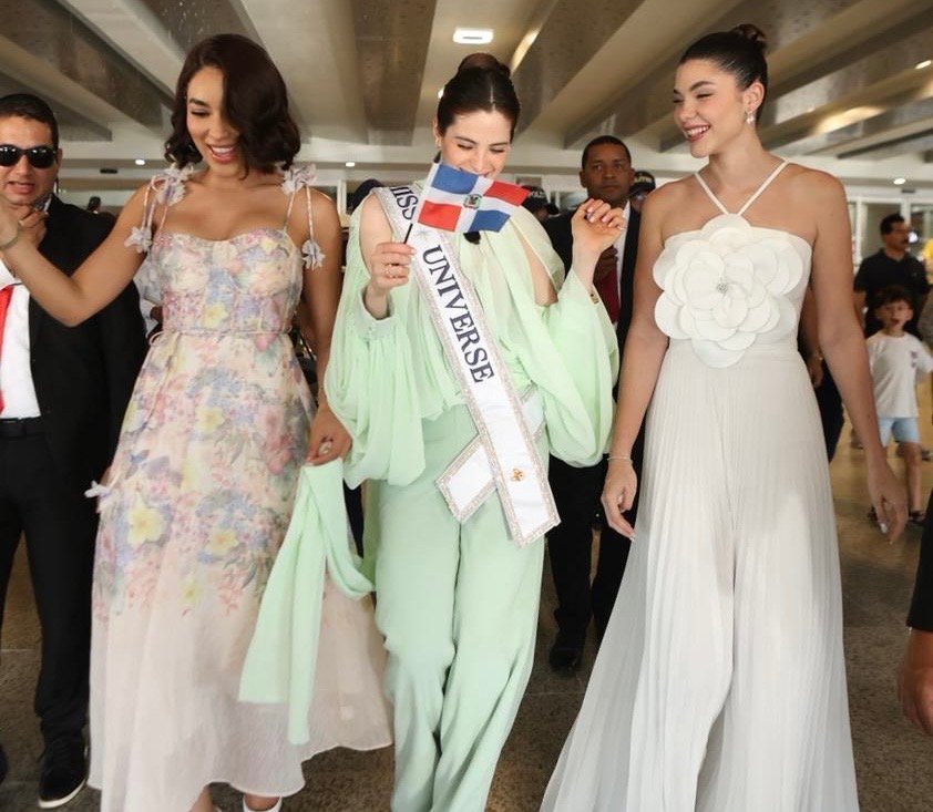 Llegó a República Dominicana Fátima Bosch, Miss Universo 2025, para impulsar agenda sobre el autismo