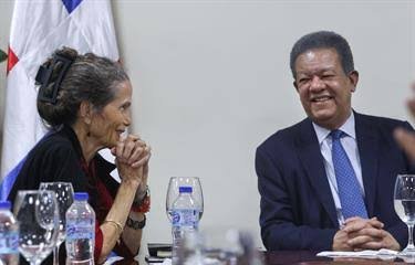 Encuentro cultural: Julia Álvarez y empresarios en el Festival de Cine Global Santo Domingo