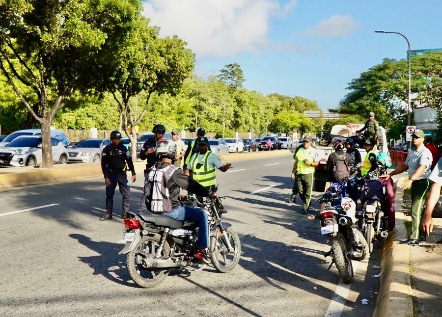 DIGESETT redobla esfuerzos para reducir accidentes causados por motoristas que ignoran la luz roja del semáforo 