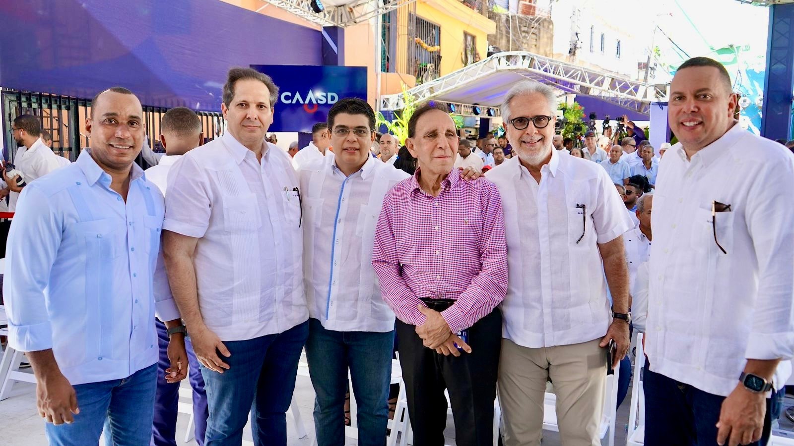 Presidente Abinader y director de la CAASD entregan saneada cañada Los Peralejos 