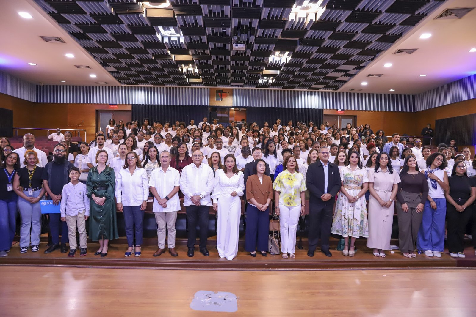 Supérate gradúa 384 adolescentes de la Estrategia de Formación Técnico Vocacional