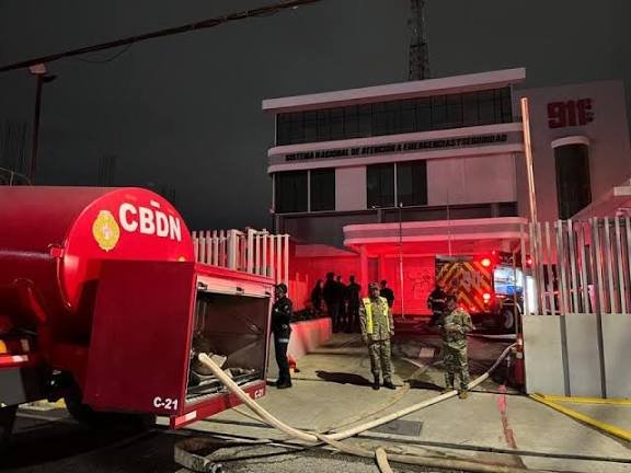 Cuerpo de Bomberos controla incendio en sede del Sistema 9-1-1