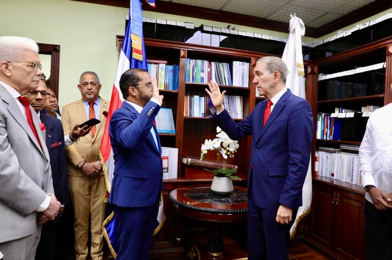 Toma posesión nuevo rector del ITLA 