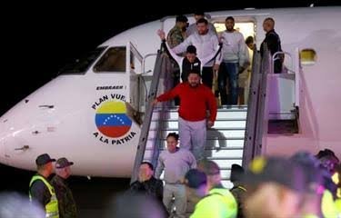 Al menos 20,200 venezolanos han regresado a su país en vuelos de repatriación en el último año