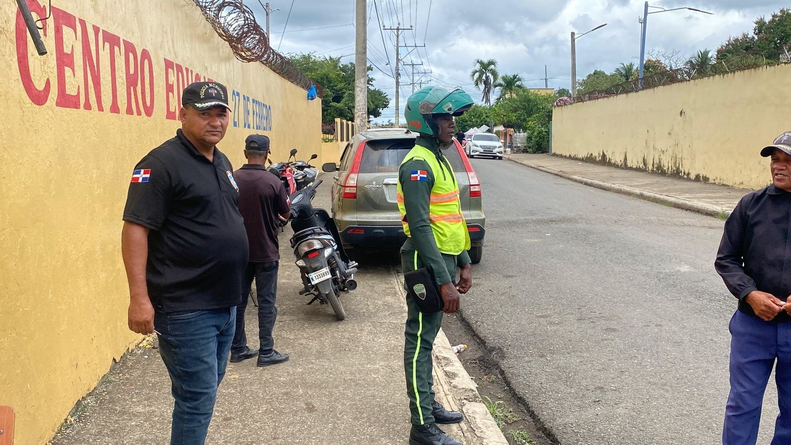 DIGESETT junto a la Policía Municipal y Alcaldía realiza operativo para recuperar espacios públicos en Bayaguana